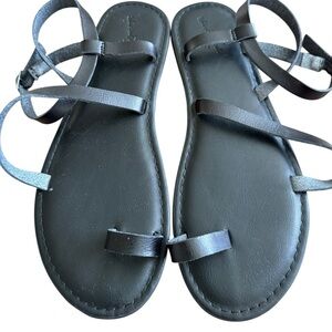 Universal Thread Black Strappy Sandals – Size 7